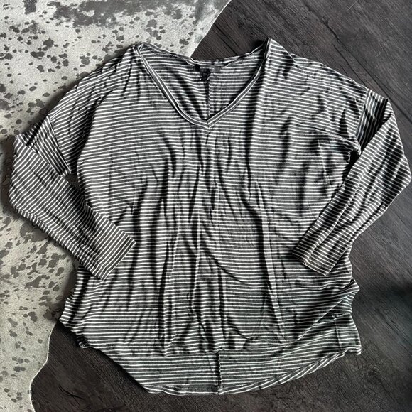 Bundle of Women's Basic Tops - Wildfox, Talulah - Picture 4 of 6